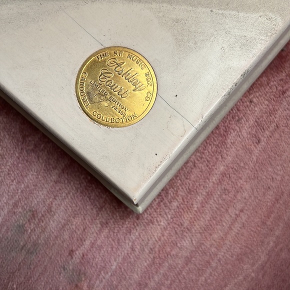 Beautiful music carousel.  1996 series 0795#. - Picture 6 of 7